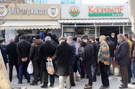 تامین نیازهای اولیه برای مردم ترکیه بسیار دشوار شده و نظرسنجی ها نشان می دهد که میزان ترس از تورم زیاد است