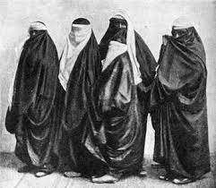 تـاریخ نـشان می‌دهد که بـانوان خود حجاب را برگزیده‌اند